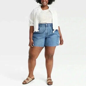 Universal Thread Women's High-Rise Denim Cargo Shorts - Medium Wash - Size 22